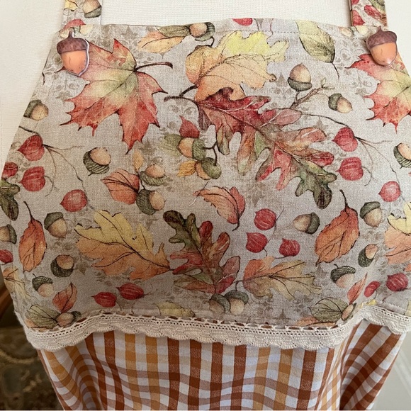 Handcrafted Fall Acorn and Leaf print Apron - Picture 2 of 6